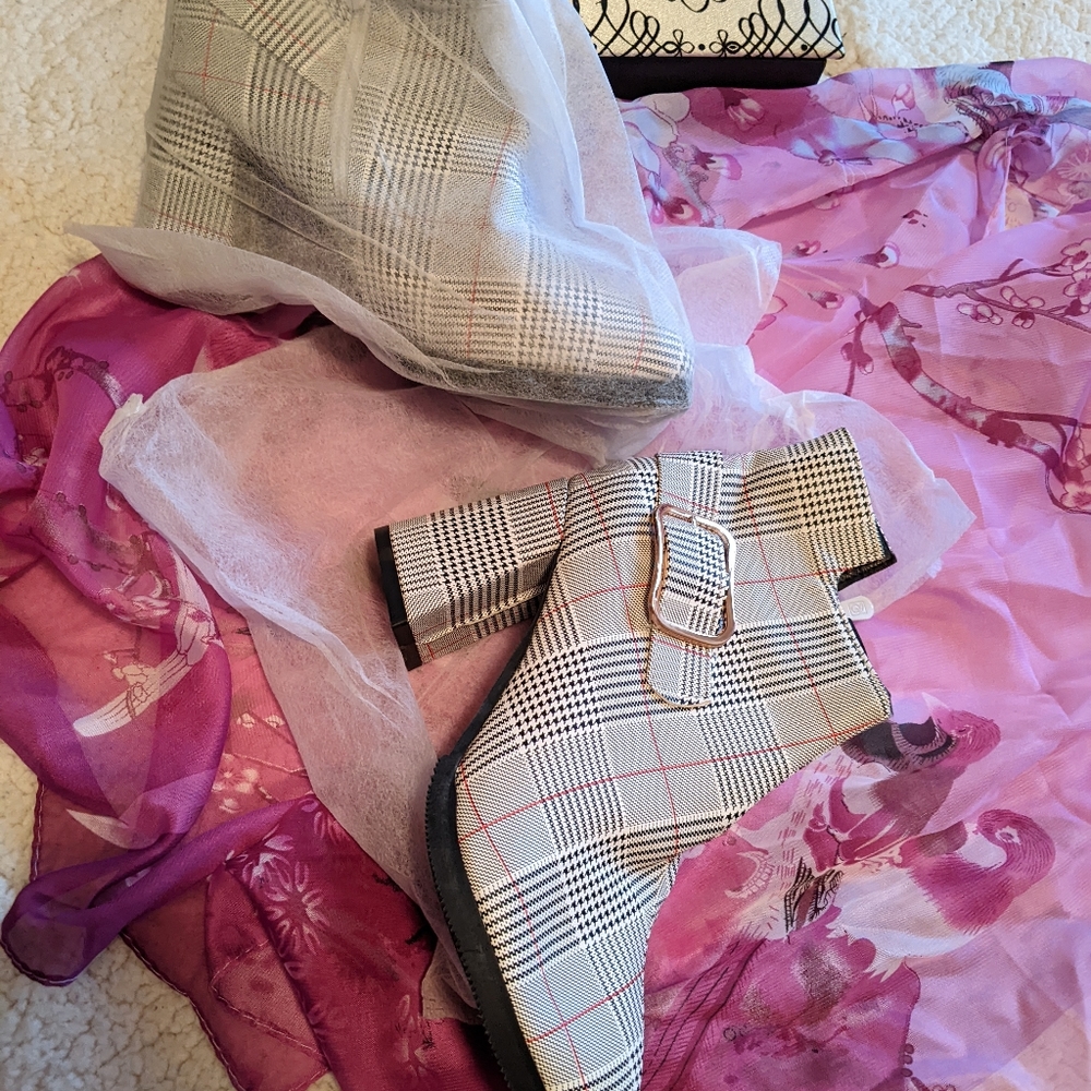 Dress Boutique Boots - Picture 9 of 9